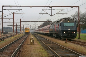 DSB ME 1533 rangerer med Skiløber vogne. Padborg 06.02.2009.