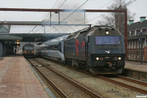 DSB ME 1531+MG 64 som M 8134 Fa-Rg og MR/D 44 som RV 3743 Fa-Str. Fredericia 17.02.2013.