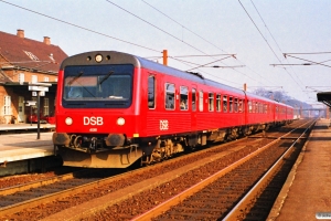 DSB MR/D 81+MR/D 83 som P 5047 Hgl-Nf. Ringsted 17.03.1990.