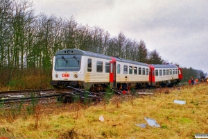 DSB MR 4002+MRD 4202. RV 3705 Fa-Str (4202+4002) kørte ind i holdende RV 3712 Hr-Fa (MR 4043+4243). Kølkær 02.03.2000.