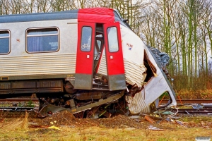 DSB MRD 4202. RV 3705 Fa-Str (4202+4002) kørte ind i holdende RV 3712 Hr-Fa (MR 4043+4243). Kølkær 02.03.2000.