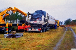 DSB MR 4043. RV 3705 Fa-Str (4202+4002) kørte ind i holdende RV 3712 Hr-Fa (MR 4043+4243). Kølkær 02.03.2000.