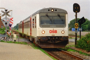 DSB MR/D 68 som RV 5647 Es-Tdr. Ribe 11.08.2002.