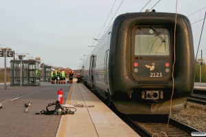 DSB ER 23 fra IC 161 Cph-Lih efterladt i Nyborg efter brand i FR 2223. 10.04.2011.