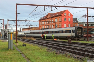 DSB ER 27 afsporet med en aksel på bogien under ER 2027/FR 2227. Odense 20.11.2015.