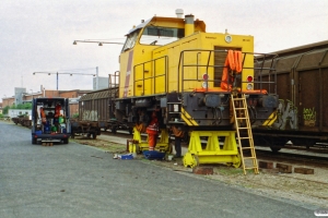 RDK MK 621 får skiftet hjul. Odense 05.07.2002.