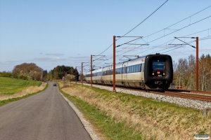 DSB MF 11+ER 21 som IC 54144 Ar-Cph. Km 195,4 Kh (Ejby-Nørre Åby) 16.04.2020.