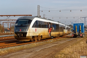 DSB MQ 28 trækker havareret MQ 24 ind på P-risten. Odense 21.02.2018.