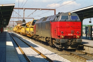 RDK MZ 1448+sporombygningstog er netop ankommet fra Ringe. Odense 29.05.2003.