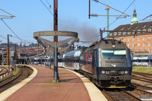 DSB ME 1525 med RØ 1541 Kh-Tø. København H 19.04.2014.