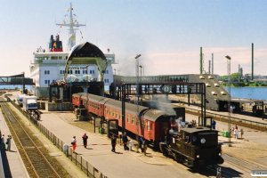 DSB F 653 trækker PX 8039 Kh-Ar i land. Nyborg Færge 31.05.1997.