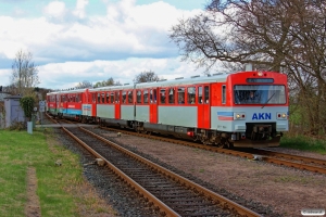 AKN VT 2.53+VT 2.55 som AKN 82464. Lentföhrden 27.04.2013.