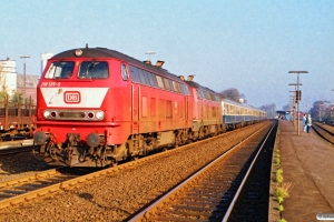 DB 218 125-3+218 158-4 med IC 573. Niebüll 13.10.1990.