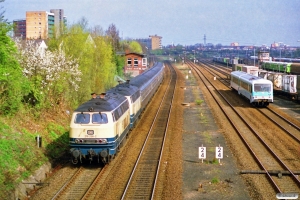 DB 218 258-2+218 325-9 med E 3029. Lübeck 31.03.1990.