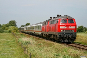 DB 218 345-7+218 185-7 med IC 2171. Lehnshallig - Niebüll 26.06.2009.