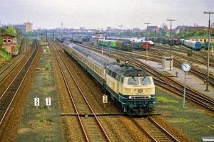 DB 218 492-7 med D 1438. Lübeck 31.03.1990.