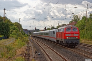 DB 218 810-0+DB ICE (808 024-4 bagerst). Banteln 13.08.2019.