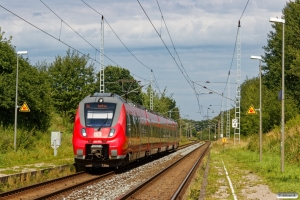 DB 442 852+442 352 som S 33419. Papendorf 15.08.2017.