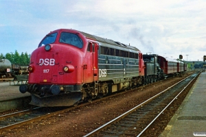 DSB MY 1117+K 564+CL 1630+CL 1589+CU 4011 som M 8459 Ng-Od. Nyborg 08.09.1990.