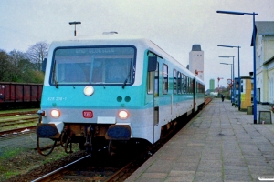 DB 628 208-1+928 208-8 som Tog 4874. Bad Segeberg 31.03.1990.