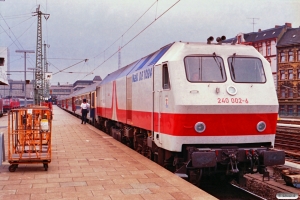 DB 240 002-6 med IC 827. Hamburg-Altona 10.08.1991.