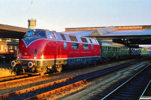 DB V 200 007+ABylb+BDylst som P 8681 Pa-Ab. Fredericia 20.07.1990.