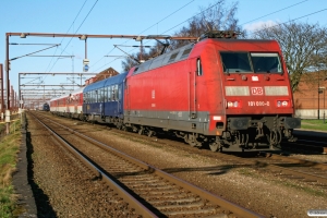 DB 101 080-0 rangerer med vogne til UEx 1273. Padborg 15.02.2008.