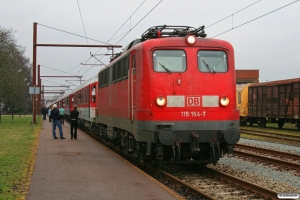 DB 115 154-7+11 personvogne som CNL 13375. Padborg 06.02.2009.