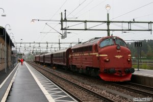 NSB Di3.616+5 vogne+SJ T42 205 som RST 69072. Ängelholm 15.05.2010.