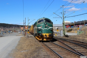 IBAB Di3.632 rangerer med tømmervogne. Östersund 04.05.2016.