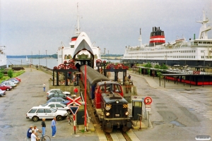 DSB MT 155 skubber Bcm 410+P 816 ombord på Kong Frederik IX. Nyborg Færge 21.07.1997.