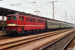 DR 211 057-5 med Tog 3347. Stendal 20.05.1991.