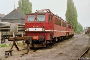 DR 242 310-1 og 242 092-5 hensat. Stendal 20.05.1991.