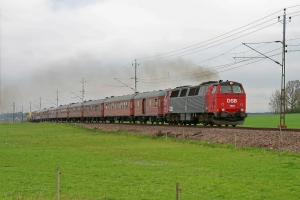 DSB MZ 1401+9 vogne+BV DLL 3109E+DLL 3101B som TJT 69113. Ängelholm - Åstorp 15.05.2010.