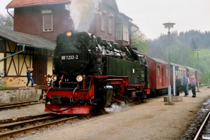 DR 99 7233-2 med Tog 14465. Alexisbad 19.05.1991.