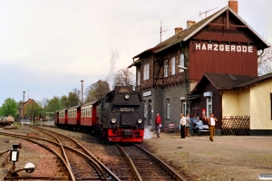 DR 99 7243-1 med Tog 14428. Harzgerode 19.05.1991.