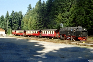 HSB 99 7235-5 med Tog 8940. Schierke 13.09.2002.