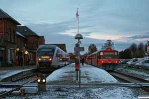 DSB MQ 30 som Tog 130101 Odd-Ar og MjbaD Ym 33+Ys 44 som VP 226311 Odd-Ar. Odder 02.12.2012.