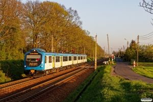 KSL EN57KM-3002 som OsP 94168. Piasek - Kobiór 25.04.2019 kl. 18.54.