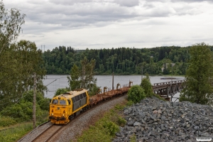 BN MZ 1415 med At 56664 (Kristiansand-Hamar). Minnesund - Langset 22.06.2018.