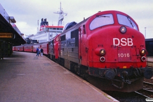 DSB MX 1016+MX 1025 med IC 108 Ar-Kh. Korsør 21.06.1988.