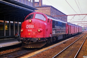 DSB MX 1042+Dm+Dm som G 9375 Gb-Kø. Roskilde 02.05.1989.