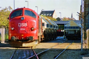 DSB MX 1034 rangerer ved Sukkerkogeriet. Odense 14.10.1989.