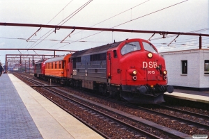 DSB MX 1015+SJ Qib 30 74 985 0 235-9+MX 1013. Roskilde 07.11.1989.