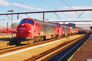 DSB MX 1004+MX 1028+MZ 1404 med IC 119 Kh-Fh. Odense 02.11.1990.