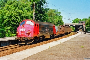 DSB MX 1016 med G 9758 Kk-Gb. Godthåbsvej 06.07.1991.