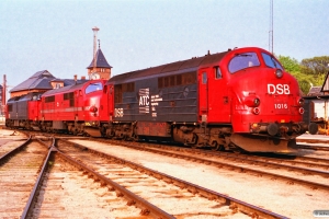 DSB MZ 1450+HFHJ MX 17+DSB MX 1016 som G 9776 Kk-Gb. Østerport 02.05.1993.