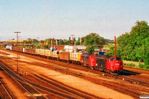 DSB MX 1014+MX 1025 med G 7295 Gb-Od. Korsør 29.06.1993.