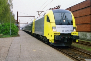 NOB ES 64 U2-035+ABm+ABm+BEomz+Eomdz+Tomz+Tomz som DPF 88175 Pa-Hamburg Hbf. Padborg 23.04.2004.