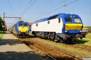 NOB 185 515-4+ABm+Eomdz+Eomdz+Tomz+Tomz+185 516-2 som DPF 88181 Pa-Hamburg Hbf og NOB DE 2700-12 - 1F2 til DPF 88181. Padborg 18.08.2005.